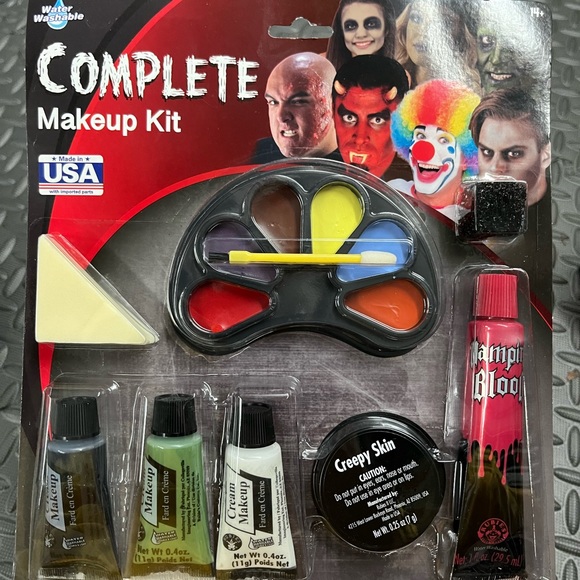 💠3/$21💠 Halloween makeup - Picture 3 of 3